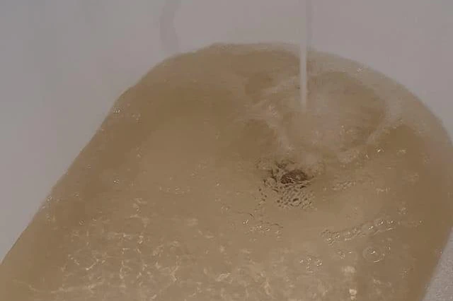 Dirty water as a result of a leak