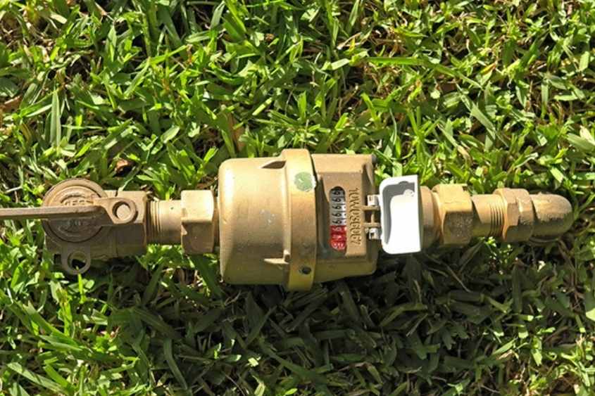 Water meter to identify an underground leak